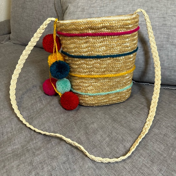 Billabong Sun Seeker Straw Bucket Beach Tote Bag with Pom Pom Tassels - Picture 13 of 13